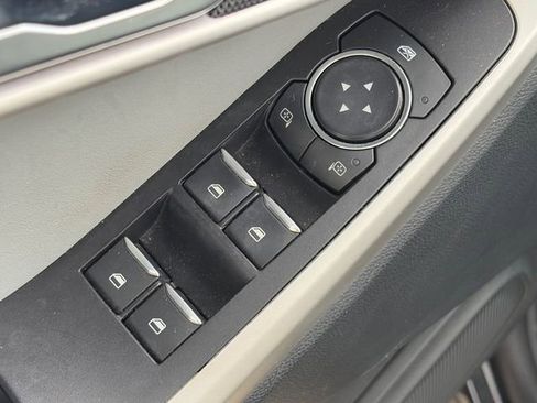 Used 2021 Ford Explorer XLT w/ Equipment Group 202A RWD image 18
