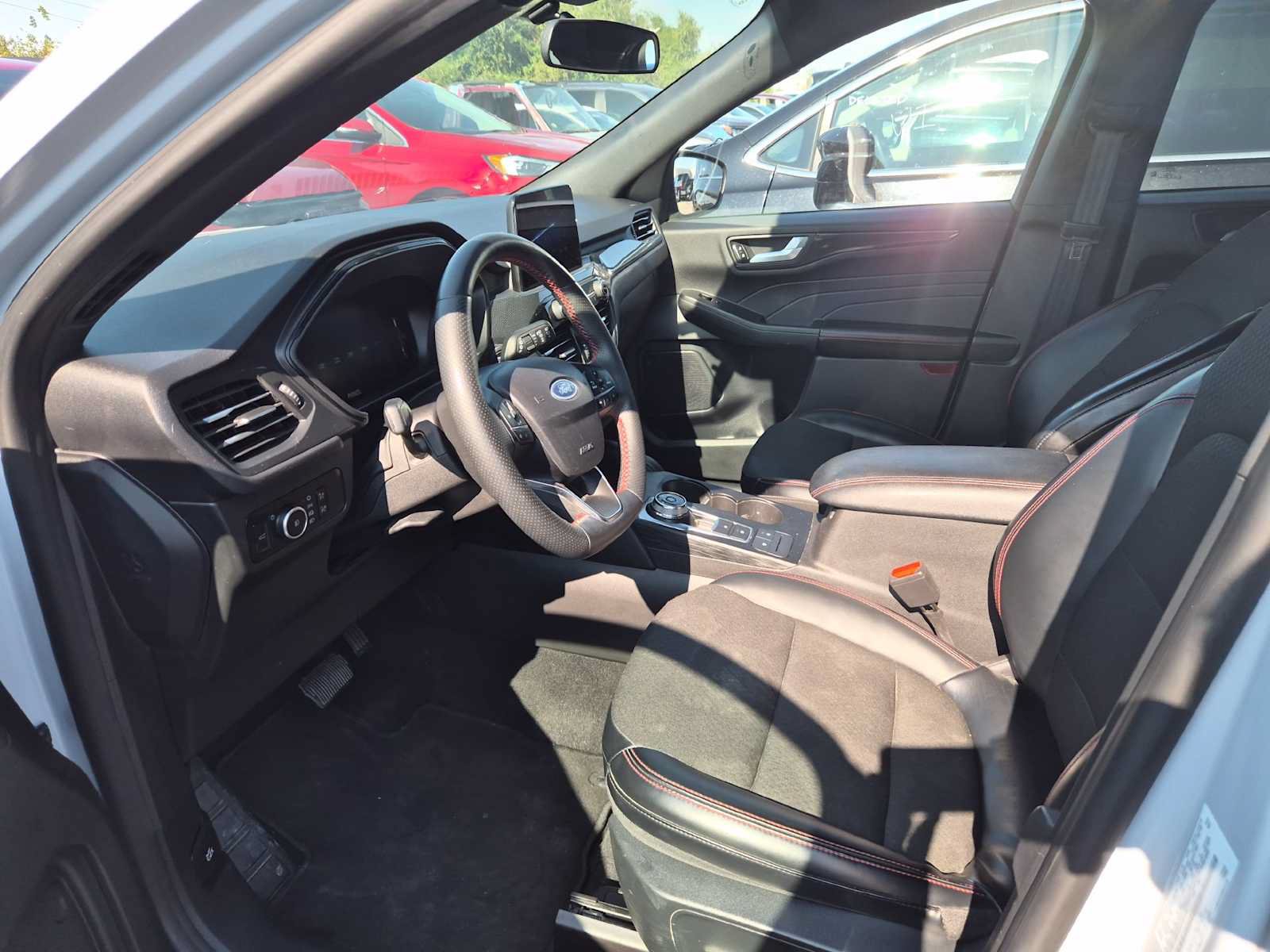 Used 2025 Ford Escape ST-Line Select AWD/4WD image 7