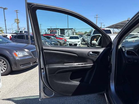 Used 2017 Dodge Journey Crossroad FWD image 6