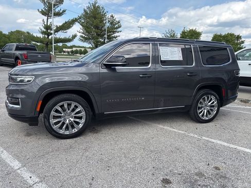 Used 2023 Jeep Grand Wagoneer Series III AWD/4WD image 17