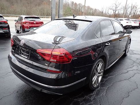 Used 2018 Volkswagen Passat 2.0T R-Line w/ R-Line Lighting Package image 5