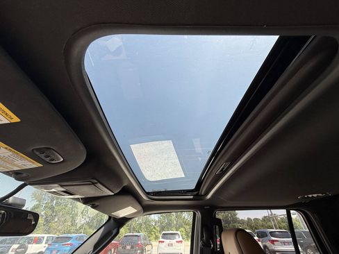 Used 2012 Lincoln Navigator 4WD image 9