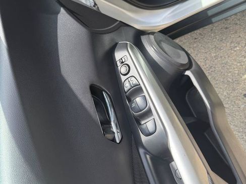 Used 2019 Nissan Kicks SV FWD image 10