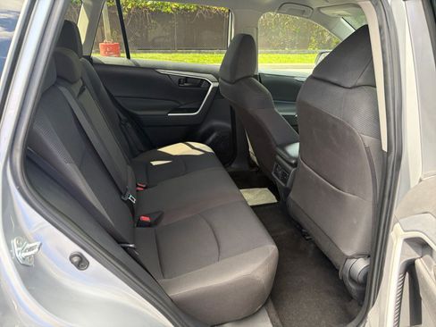 Used 2025 Toyota RAV4 LE AWD/4WD image 16