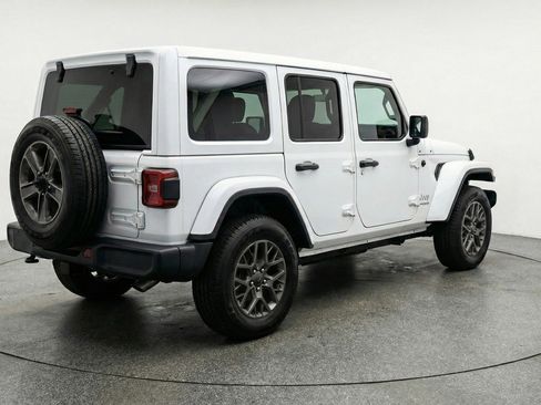 Used 2025 Jeep Wrangler Sahara image 9