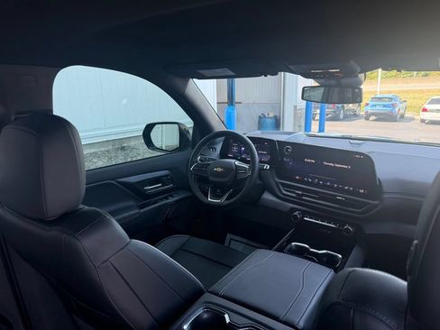 Used 2025 Chevrolet Silverado EV LT AWD/4WD image 18