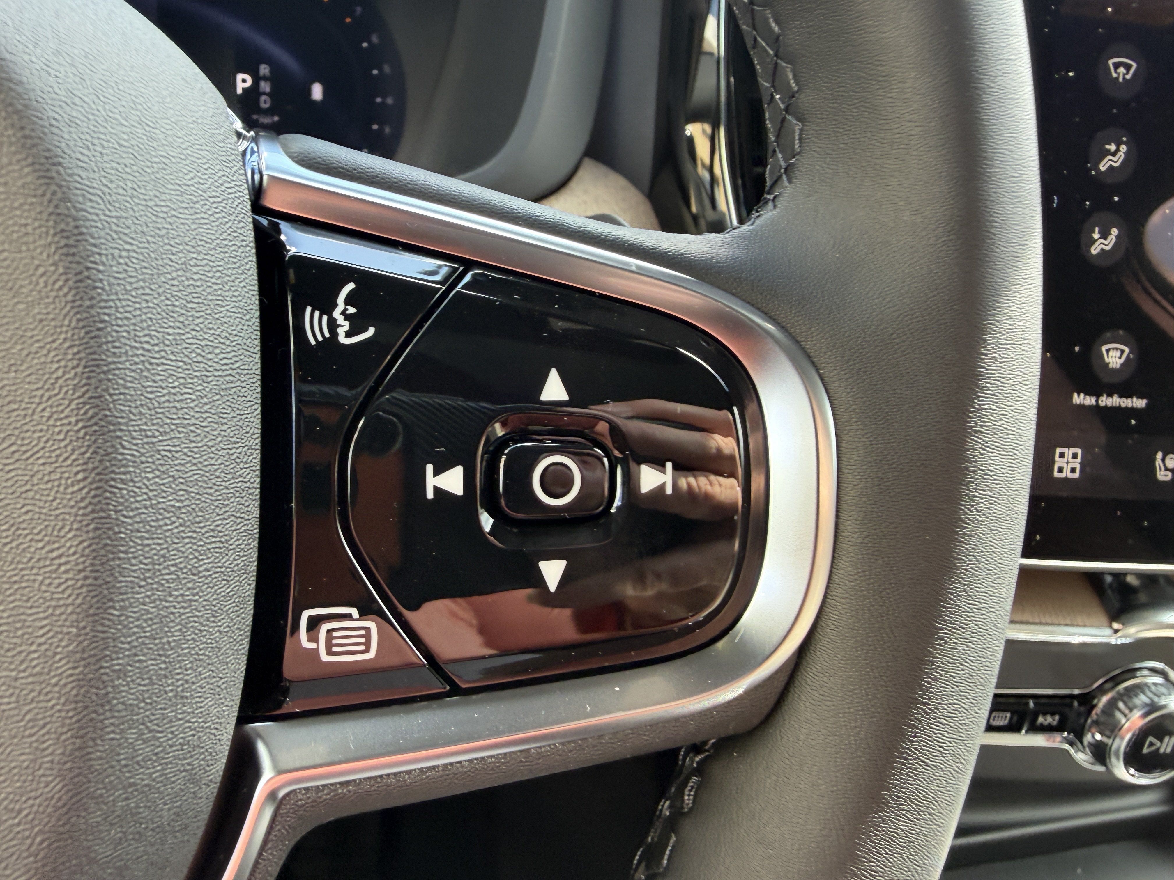 New 2027 Volvo XC60 B5 Plus AWD/4WD image 29