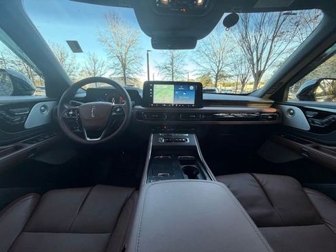 Certified 2025 Lincoln Aviator Reserve w/ Equipment Group 201A image 9