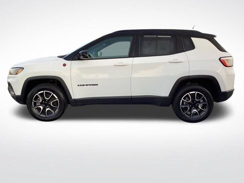 Used 2024 Jeep Compass Trailhawk AWD/4WD image 6