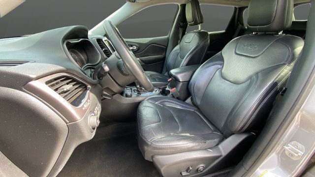Used 2019 Jeep Cherokee Limited AWD/4WD image 9