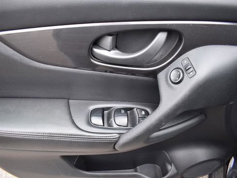 Used 2020 Nissan Rogue S image 13