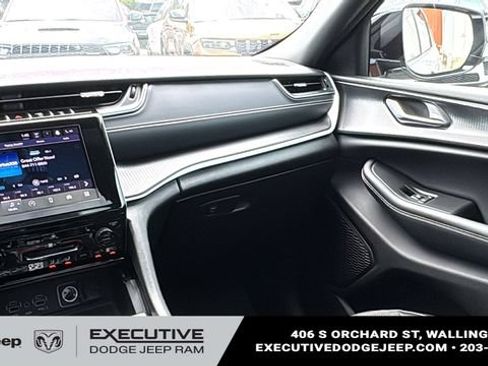 Used 2023 Jeep Grand Cherokee L Laredo AWD/4WD image 25