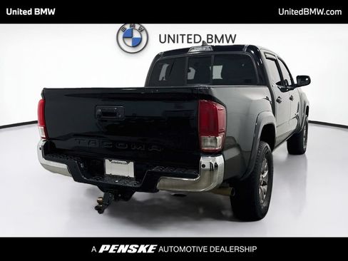 Used 2017 Toyota Tacoma SR5 w/ Tow Package RWD image 5