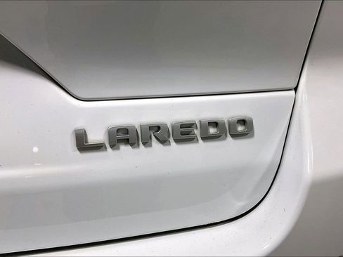 Used 2024 Jeep Grand Cherokee Laredo RWD image 39