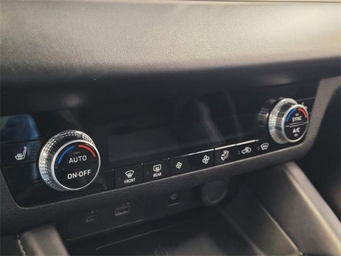 Used 2024 Mitsubishi Outlander SE Black Edition image 20