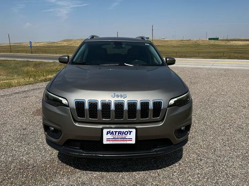 Used 2019 Jeep Cherokee Latitude Plus AWD/4WD image 8