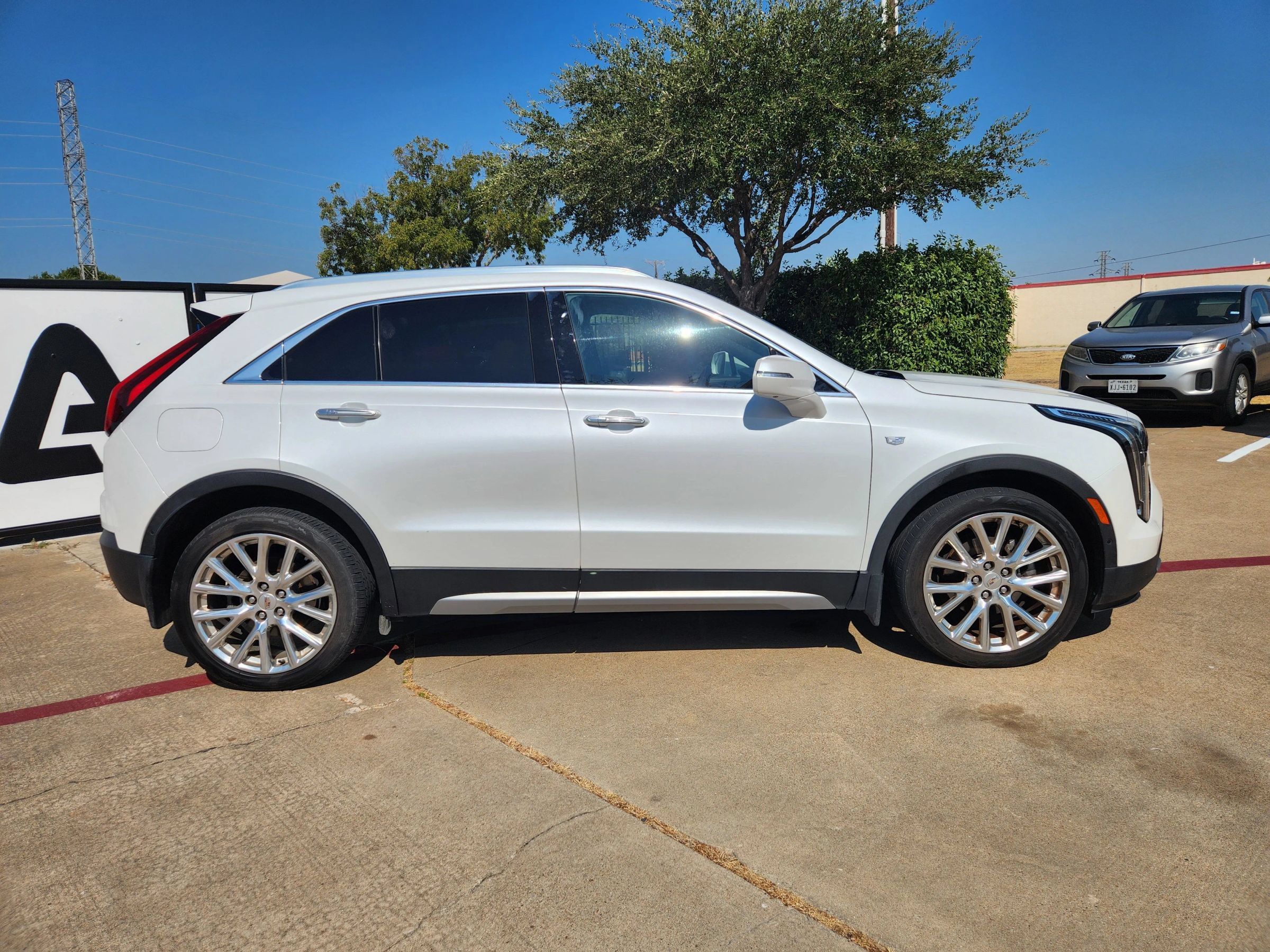 Used 2019 Cadillac XT4 Premium Luxury w/ Technology Package AWD/4WD image 6