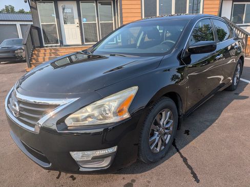 Used 2015 Nissan Altima 2.5 S w/ Special Edition Package FWD image 2
