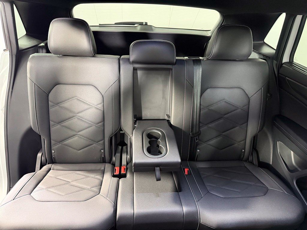 Used 2026 Volkswagen Atlas Cross Sport SE FWD image 18