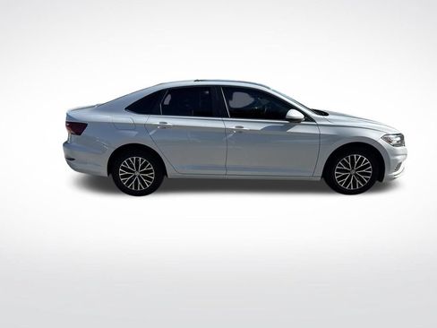 Used 2019 Volkswagen Jetta SE FWD image 4