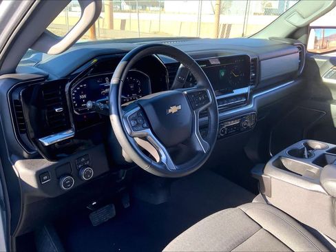 Used 2025 Chevrolet Silverado 1500 LT image 17