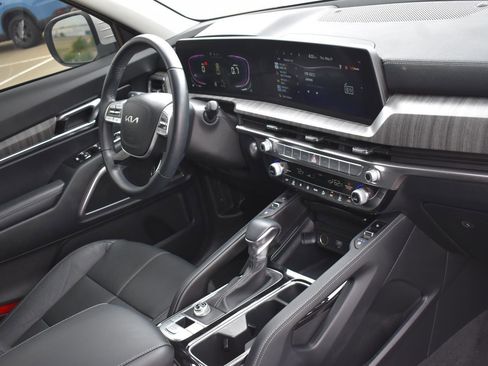 Used 2025 Kia Telluride EX w/ EX Captain's Chair Package FWD image 13