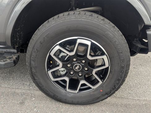 Used 2024 Ford Bronco Outer Banks image 11