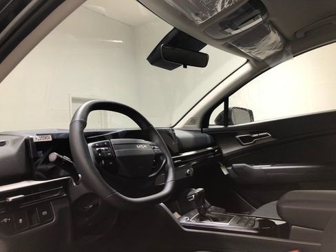 New 2026 Kia Sportage LX w/ LX Convenience Package FWD image 18