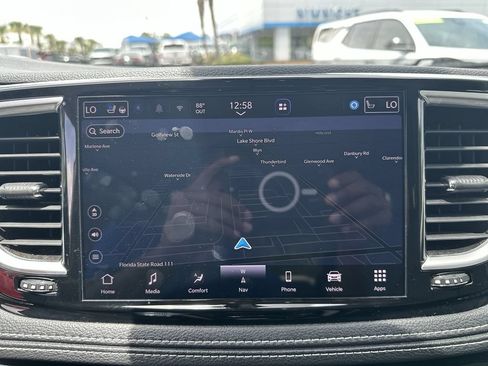 Used 2023 Chrysler Pacifica Limited FWD image 24