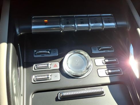 Used 2024 Lincoln Nautilus Premier image 12