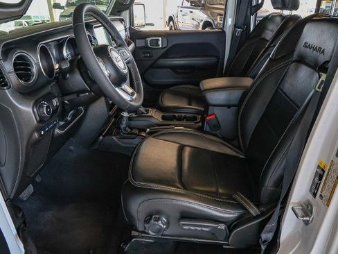Used 2023 Jeep Wrangler Sahara AWD/4WD image 9