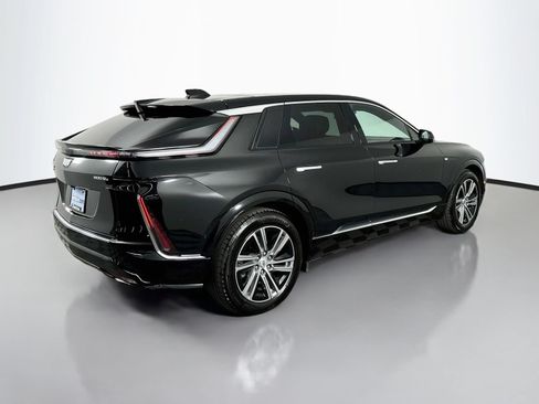 Used 2024 Cadillac Lyriq Luxury AWD/4WD image 7