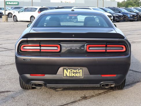 Used 2023 Dodge Challenger SXT image 5
