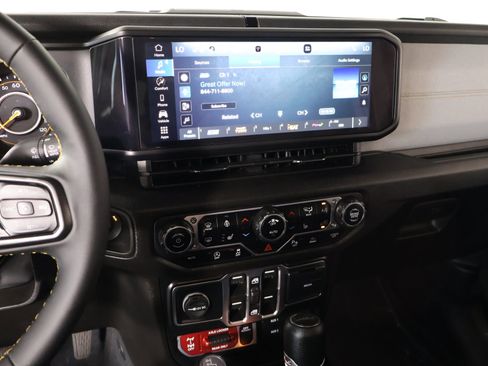 Used 2024 Jeep Gladiator Sport AWD/4WD image 5