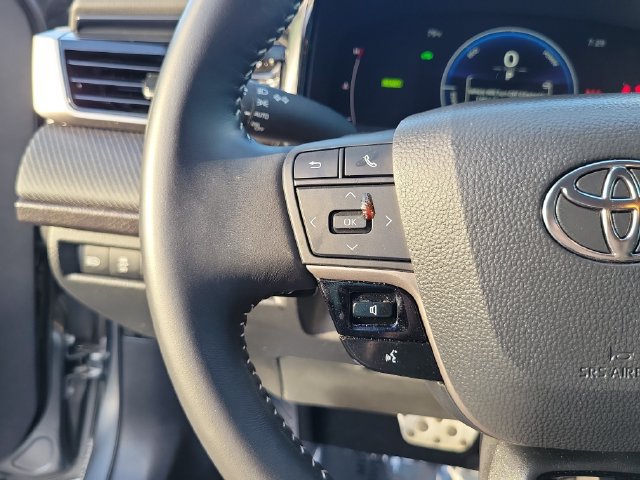 Used 2025 Toyota Camry SE FWD image 15