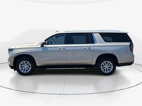 Used 2023 Chevrolet Suburban LT w/ Luxury Package AWD/4WD image 10