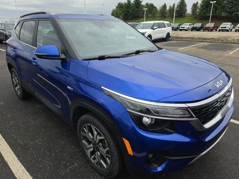 Certified 2022 Kia Seltos EX image 1