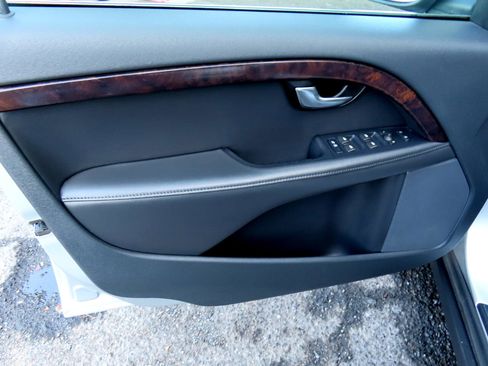 Used 2016 Volvo XC70 T5 Premier w/ Proximity Package image 8