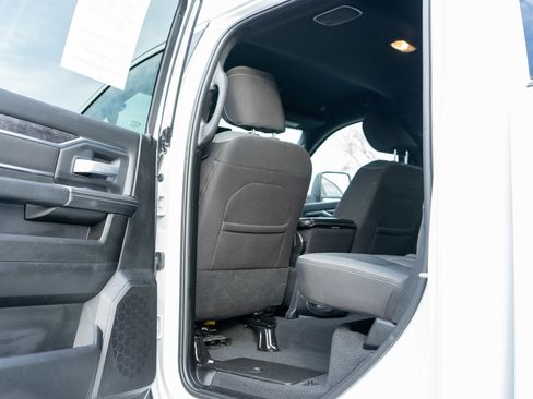 Used 2024 RAM 2500 Big Horn w/ Sport Appearance Package image 27