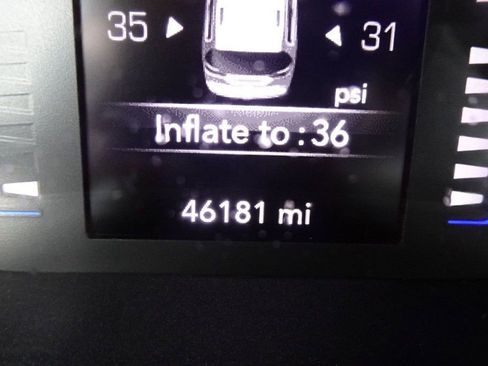 Used 2024 Chrysler Voyager LX image 20