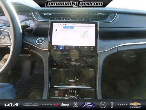 Used 2023 Jeep Grand Cherokee L Limited w/ Luxury Tech Group II image 16