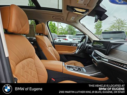 Used 2023 BMW X7 xDrive40i w/ Premium Package AWD/4WD image 11