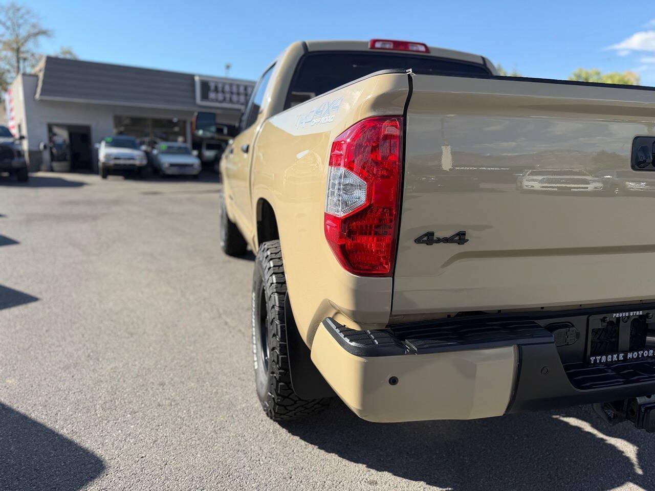 Used 2017 Toyota Tundra SR5 w/ TRD Off Road Package AWD/4WD image 98