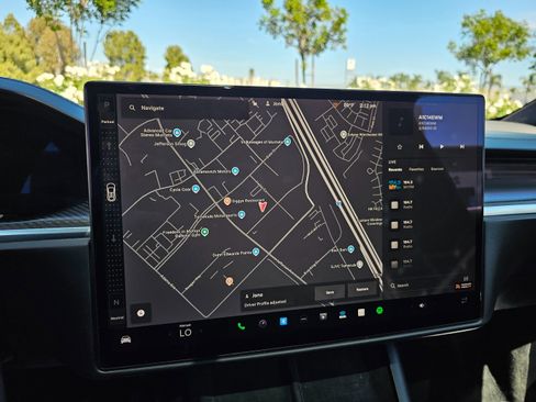 Used 2022 Tesla Model X Plaid image 40