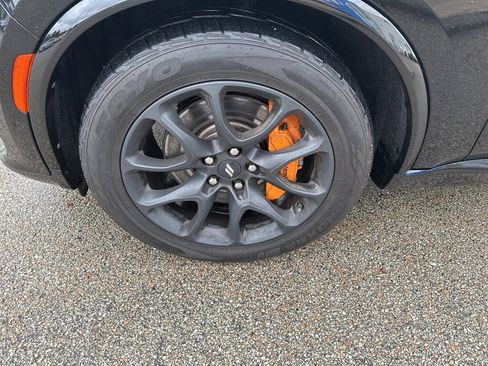 Used 2023 Dodge Durango R/T w/ Hemi Orange Plus Package image 9