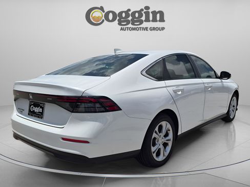 Certified 2025 Honda Accord LX image 6