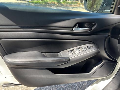 Used 2025 Nissan Altima 2.5 SV FWD image 18