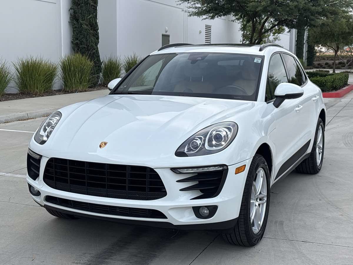Used 2018 Porsche Macan Sport Edition AWD/4WD image 6