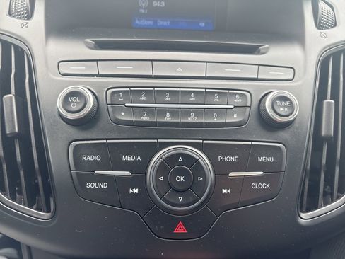 Used 2015 Ford Focus SE FWD image 23