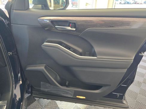 New 2026 Toyota Highlander Limited image 42